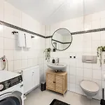 5br 10 Beds, Tv&kitchen Apartment