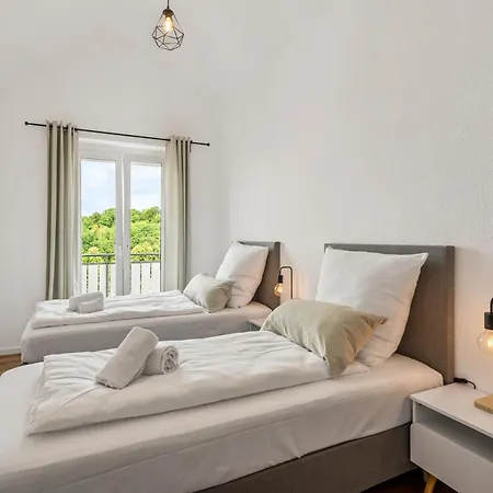 5br 10 Beds, Tv & Kitchen Apartment Bad Friedrichshall