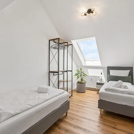 Apartment 5br 10 Beds, Tv&kitchen