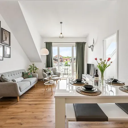 5br 10 Beds, Tv & Kitchen Apartment