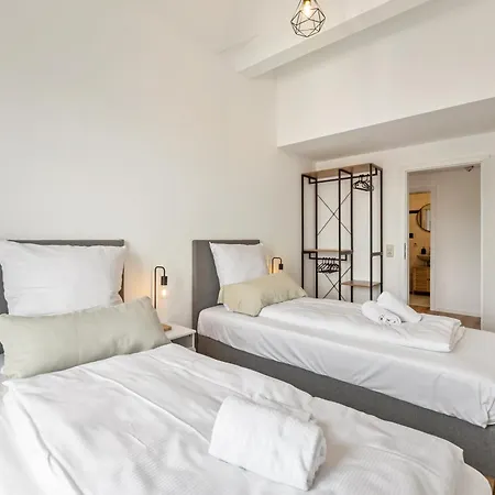 5br 10 Beds, Tv & Kitchen *