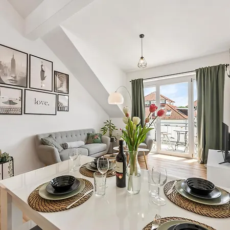 5br 10 Beds, Tv & Kitchen *