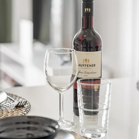 5br 10 Beds, Tv&kitchen Apartment *