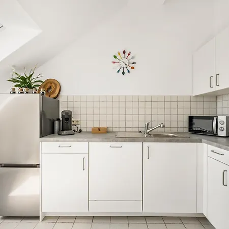 5br 10 Beds, Tv & Kitchen *