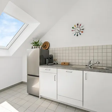 5br 10 Beds, Tv & Kitchen
