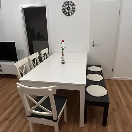 5br 10 Beds, Tv & Kitchen *